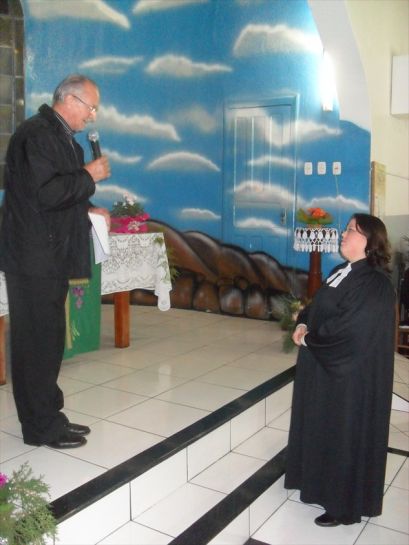 4 - Presidente do Conselho Sinodal saudando Pastora Daniela