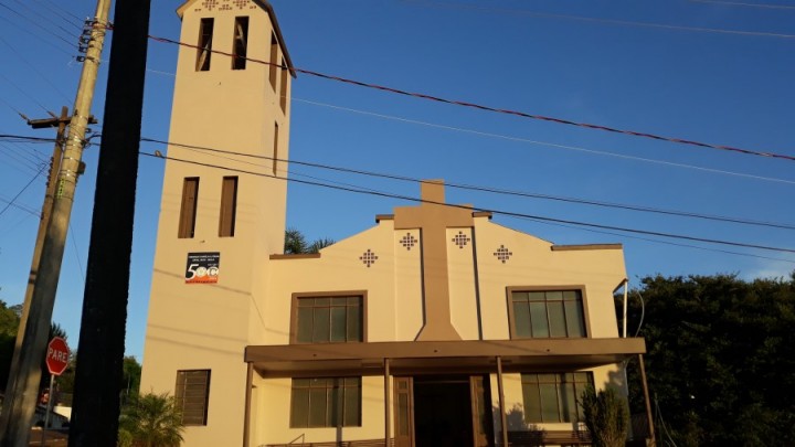 Igreja na cidade de Eval Seco