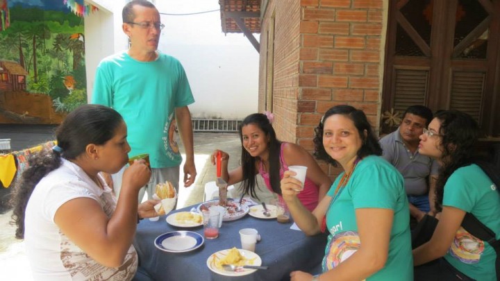 Após a celebração partilhando o bolo