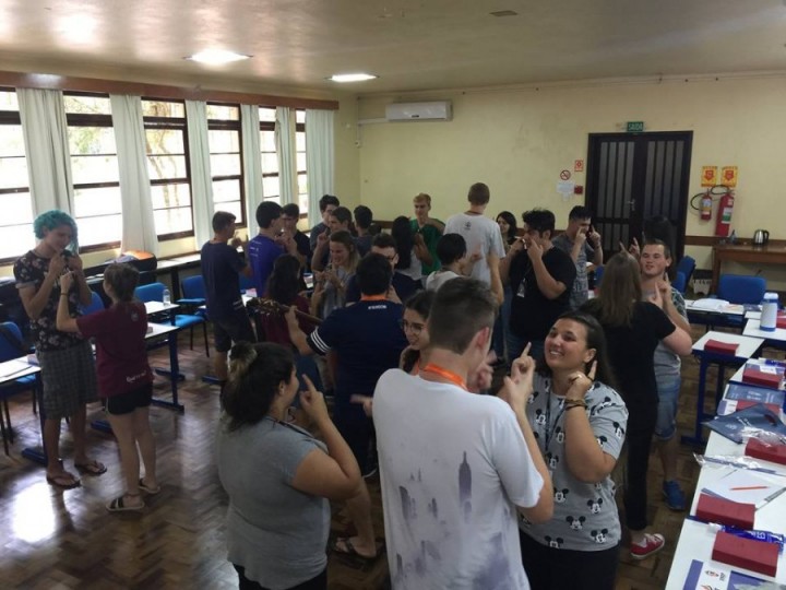 Atividade de abertura da Escola de Líderes Jovens "Estação Jovem"