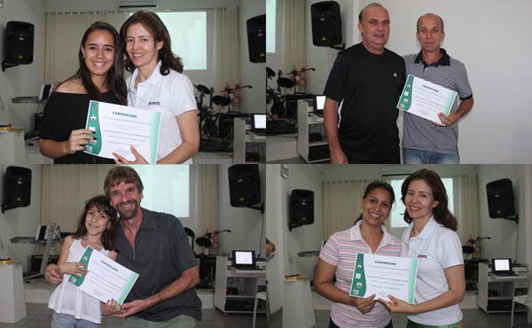 Entrega certificados de Certificados de Participação