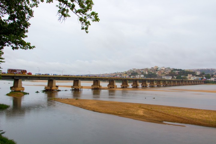 Caminhada e manifestação na ponte de Colatina sobre o Rio Doce