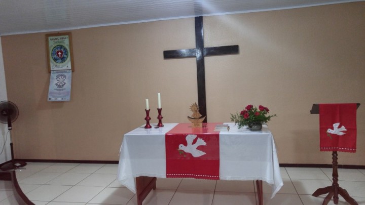 Altar preparado para o Culto festivo