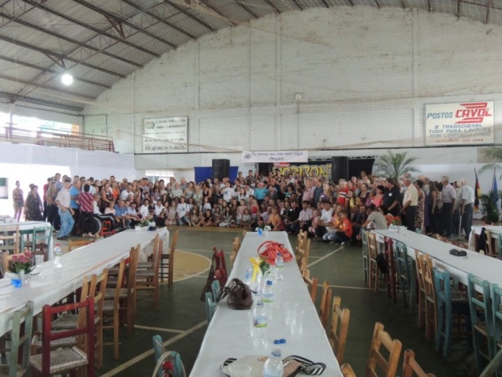 Foto dos e das participantes do V Encontro da Família Altmann (2)