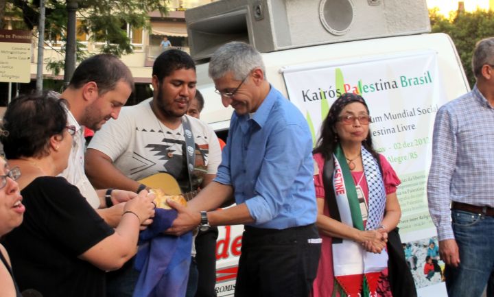 Prece pela paz durente o Fórum Social Mundial Palestina Livre (Foto - Marcelo Schneider/WCC)