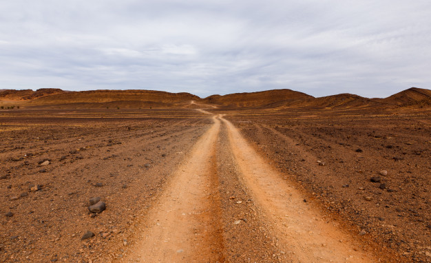 estrada-deserto-sahara_79152-128