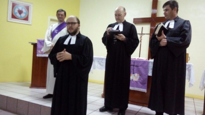 Paróquia de Mondaí acolhe novo Pastor (9).