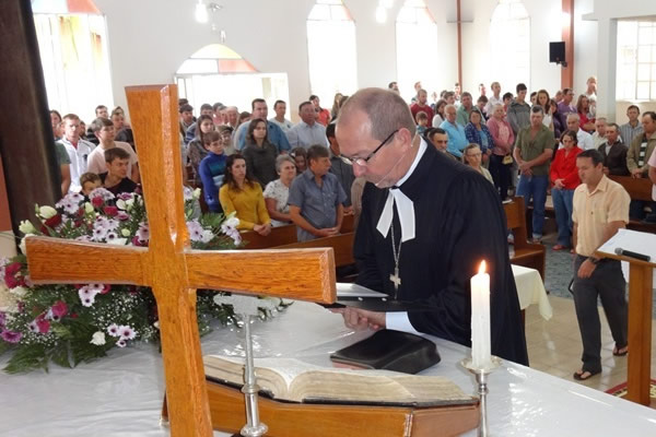 Celebração em homenagem aos Pais na Comunidade de Belém