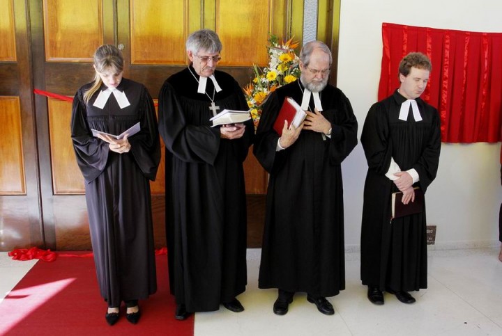 Comunidade Amizade dedica o novo Templo a Deu