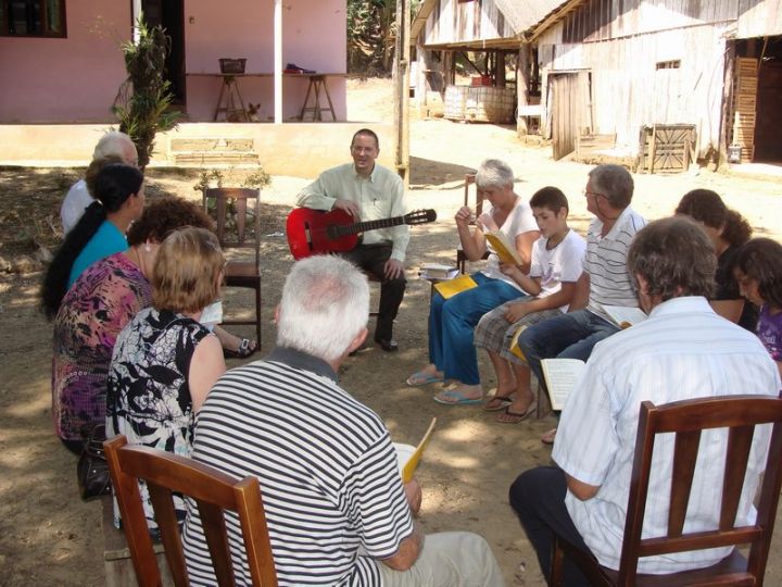 Na sombra de uma figueira...