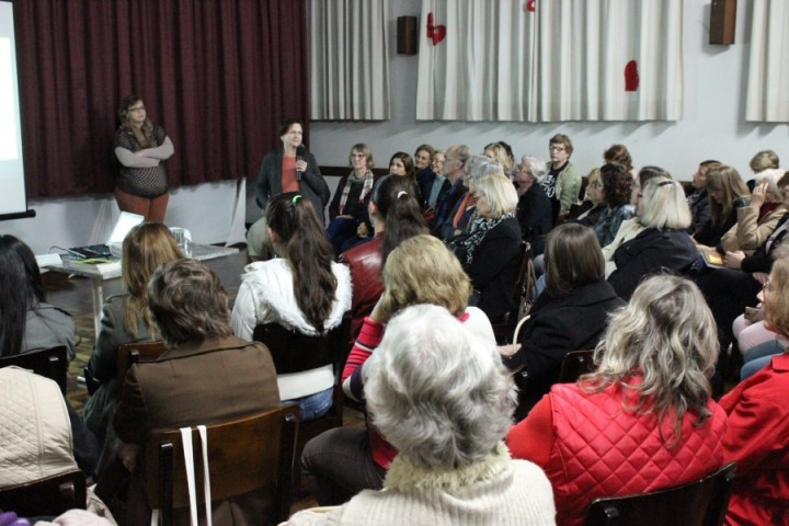 O cuidado com as pessoas cuidadoras foi tema de seminário em Blumenau Centro