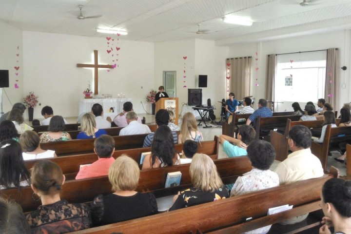 Paróquia de Tangará da Serra/MT - Comunidade acolhe Pa. Evelyne Regina Goebel