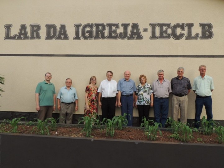 Diretoria do Sínodo em frente ao Lar da Igreja