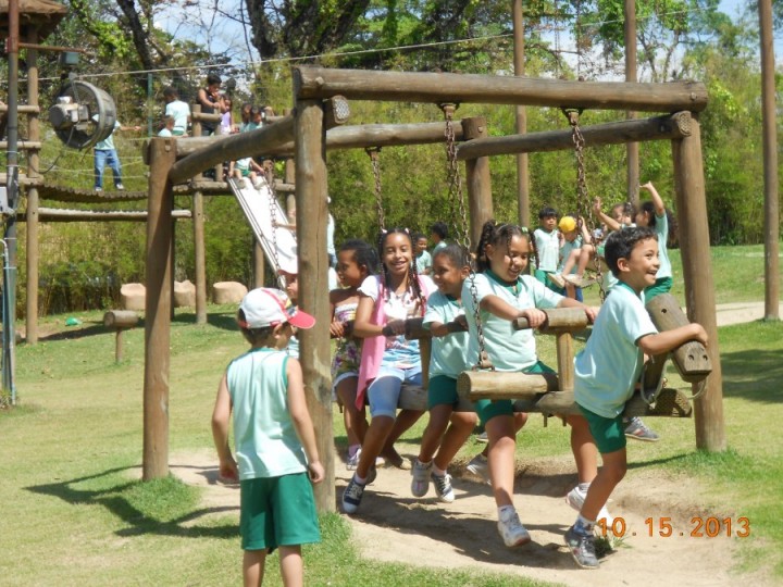 Crianças - Creche Cantinho Amigo