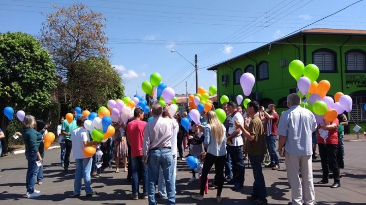 A comunidade de Cosmópolis no culto do dia 1º de outubro soltando 200 balões com mensagens na abertura das festividades do mes dos 500 anos