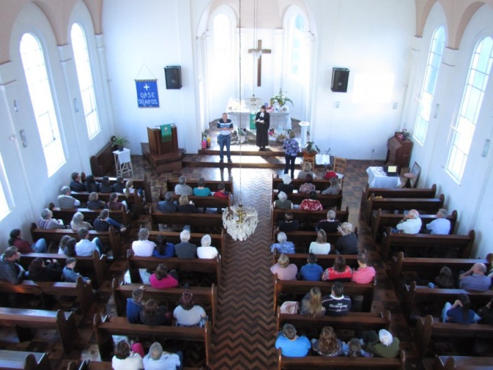 Culto Paroquial de Ação de Graças com as ofertas destinadas para Campanha Vai e Vem