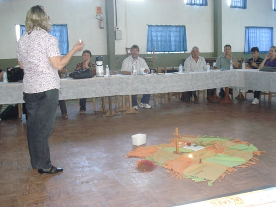 Pa. Maria Grenzel Gressler interagindo com mais uma pedrinha