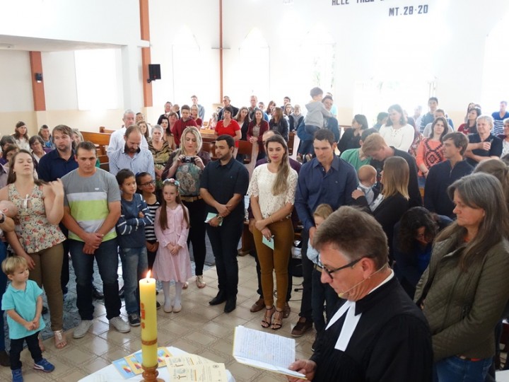 Culto de Batismo na Comunidade de Belém