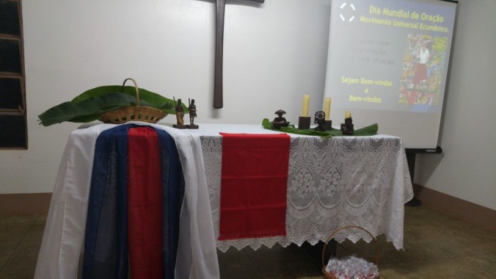 Altar preparado para a celebração