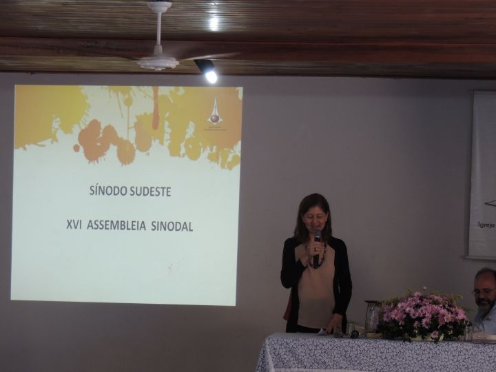 Veja em anexo a Palestra da Diácona Ingrit Vogt sobre o Tema do Ano 2012: "Comunidade Jovem, Igreja Viva", do Sínodo Sudeste