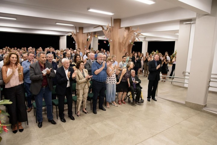 Mais de 200 pessoas prestigiaram a inauguração (Foto: Denis Paul)