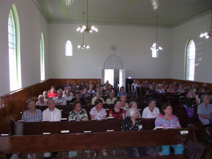 Templo lotado para a cerimônia