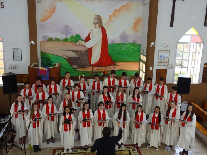 Paróquia Aliança realiza Cantata de Natal com alunos/as da ADL