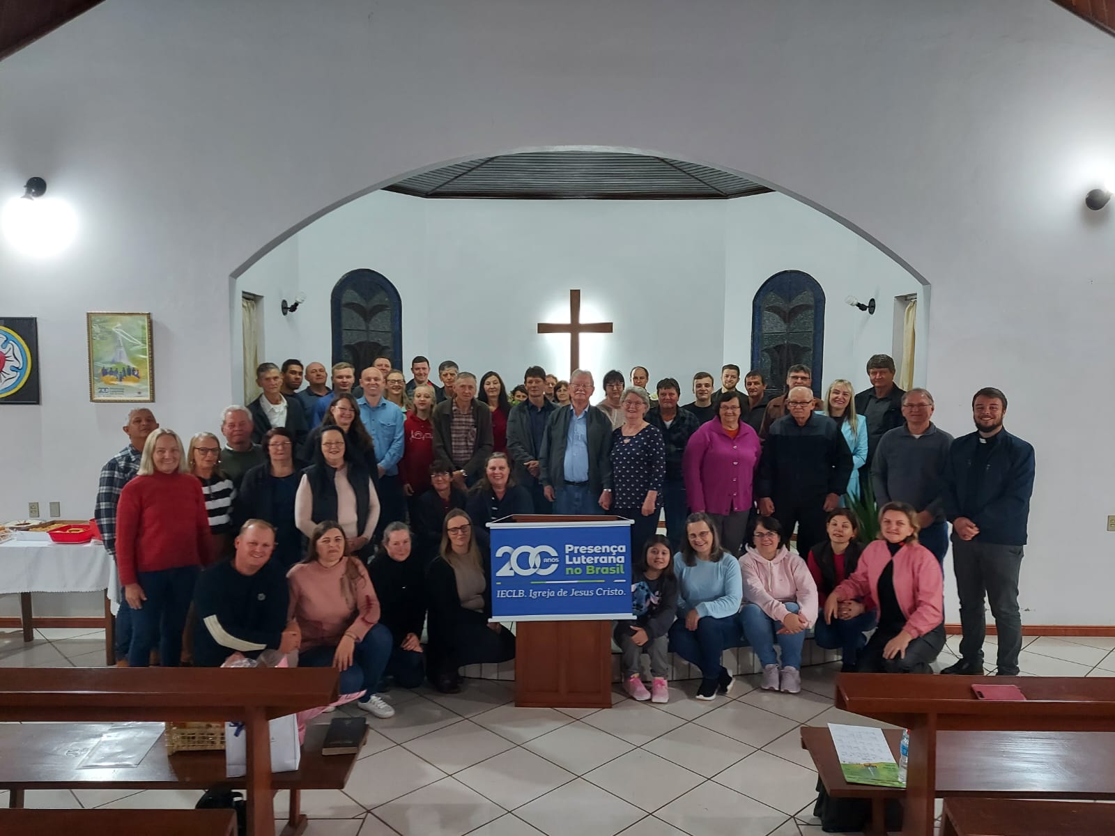 Pessoas reunidas na celebração de 200 anos