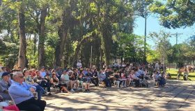 No último domingo, dia 10/11, reuniram-se na Sociedade de Ginástica de Porto Alegre (SOGIPA), 300 pessoas para celebrarem o Dia da Igreja e os 200 anos de Presença Luterana no Brasil. O culto foi campal.